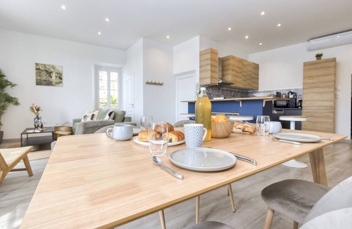 La Ciotat Apartment | Vairo. Bright duplex, port view, AC