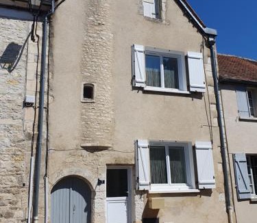 Cravant House | Vitis Vinifera