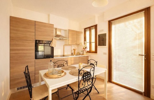 Meina Apartment | Water & Light
