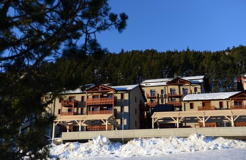 Les Angles Apartment | Wifi, 300m from resort center, swimming pool, hammam, terrace, balcony, tv, ski locker, 27m²