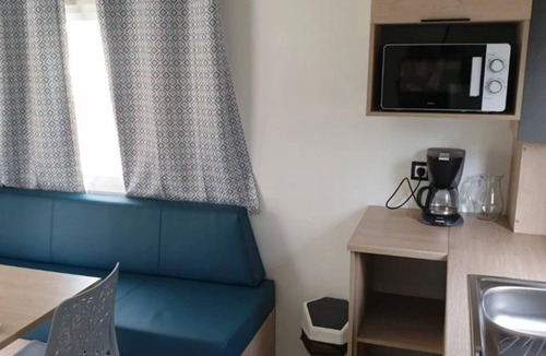 Secondigny House | ZEcamping 4* piscine chauffée mobil-home TV BBQ 24m2