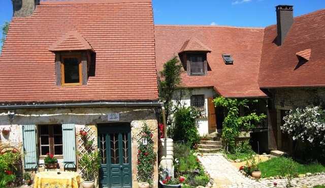 2 Perigorian Cottages, 10p: heated pool, child paradise, game room, large garden