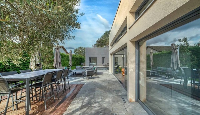 air-conditioned architect-designed house with a pool