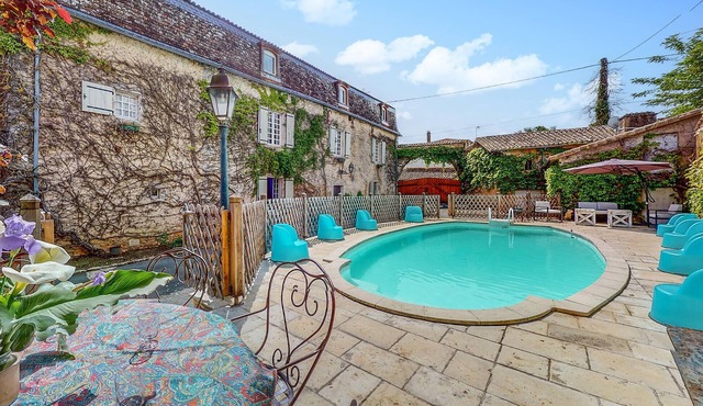 Amazing home in Couhe