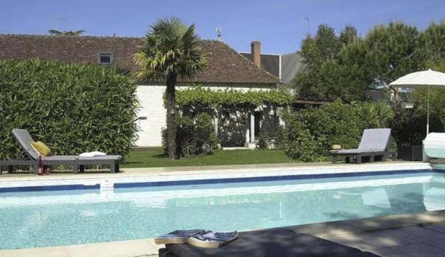 Apartment 'Gîte Pierre De Ronsard' with Shared Pool, Private Terrace and Wi-Fi