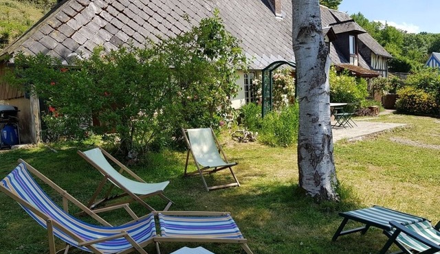 Authentic Normandy farmhouse in a village: spa, nature & wifi