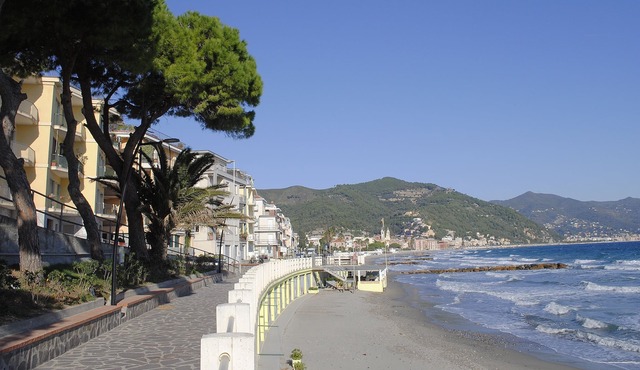 Beachfront accommodation, 3 bedrooms plus small bedroom, with private courtyard.