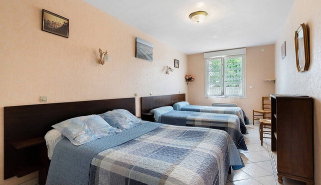 Bed and Breakfast 'Chambre D'hôtes Rose' with Shared Terrace, Private Garden and Wi-Fi