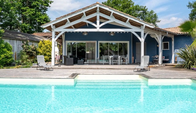 Between vineyards, lake and ocean 190 m² house with swimming pool ideal for families