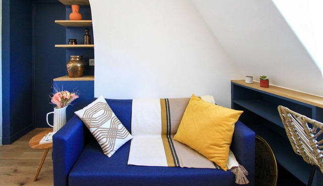 Charming 2-Room 21m², Comfort, Sacré-Cœur View