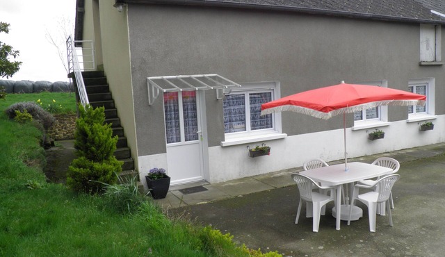 Charming independent country cottage with large space in BAZOUGES LA PEROUSE