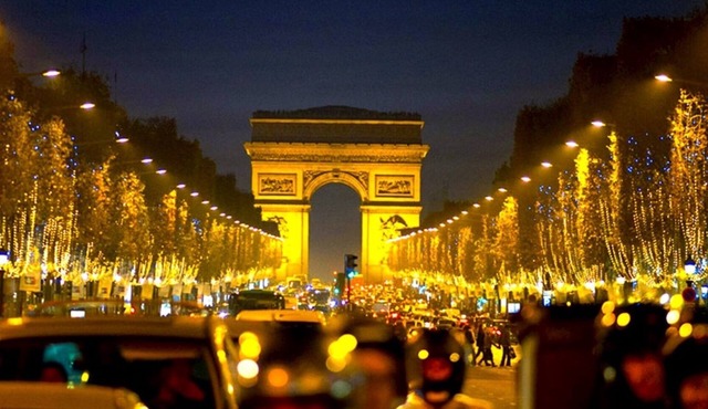 CHIC,SPACIOUS,CENTRAL/CHAMPS ELYSEES/ARC of TRIUMPH/Palais des Congres/EIFFEL/AC
