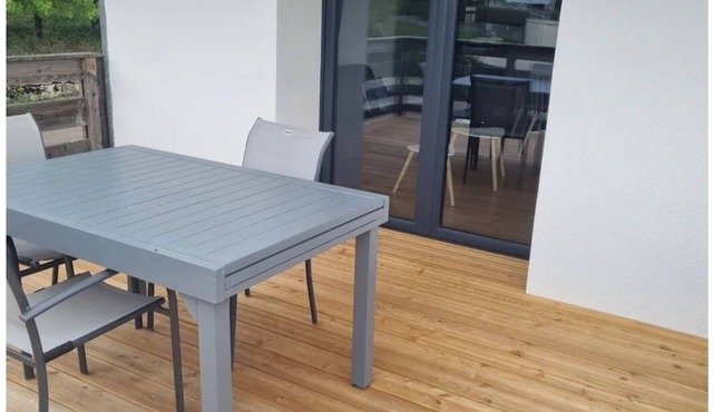 Cosy apartment with terrace 3 minutes from the lake on foot