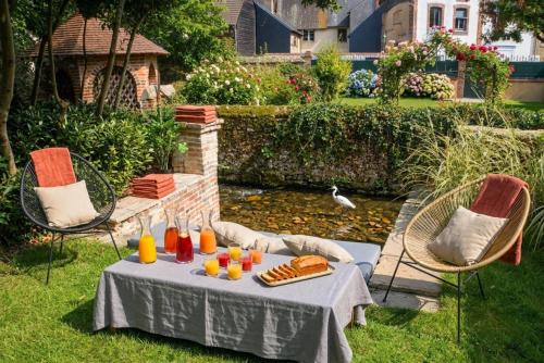 Entre rivière et jardins, plancha, salon de jeu, village médiéval à 2h de Paris