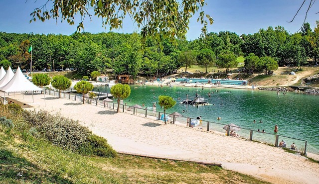 Escape Near Monclar-de-quercy Lake