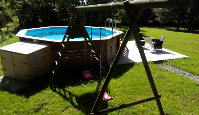 Four Bedroomed Country Cottage sleeps 7, Pool in Saint-Clément-Rancoudray