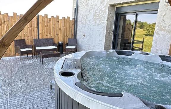 gite 8 pers avec SPA MARBOZ