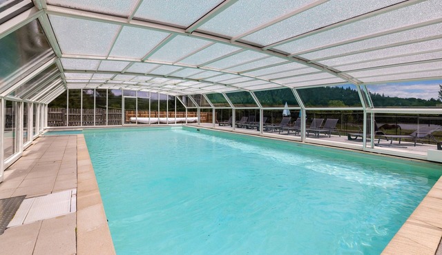 Gite l'etang des portes – Holiday Home with Lake View, Pool, and Family Amenities