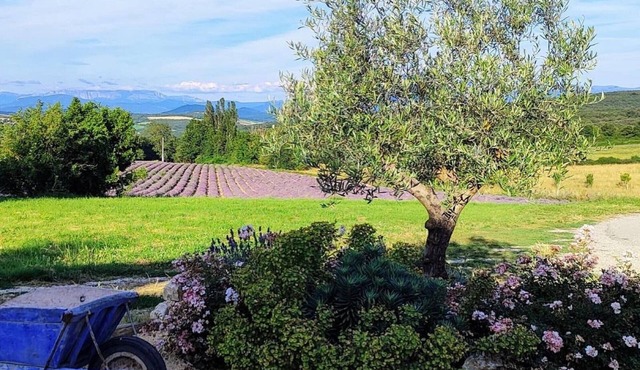 Holiday Home 'L'échappée Céleste' with Mountain View, Wi-Fi and Air Conditioning