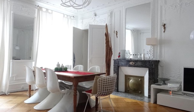 Hyper Centre 4 bourgeois rooms 135 m2 terrace, private parking