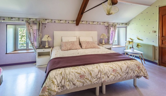 La Romantique Guest Room with Shared Pool and Air Conditioning