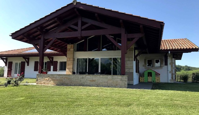 Large villa with beautiful mountain views