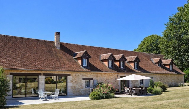 Les Essarts for 10+6 people in 2 houses