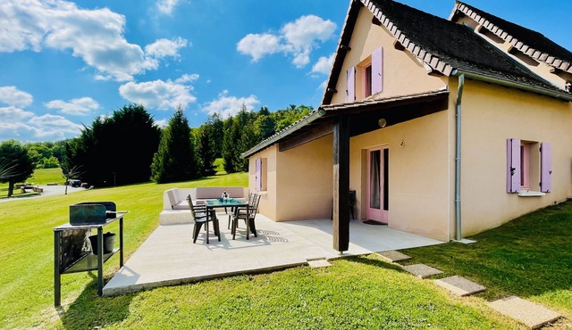 Les SOURCES "VIP Dyna" panoramic terrace, SPA, swimming pool, fishing pond.