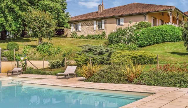 Lovely home in Bourgougnague