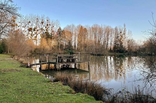 Maison Paisible avec Etang Privé