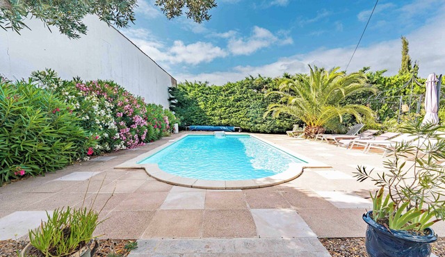 Manor villa with pool 14 guests near capendu