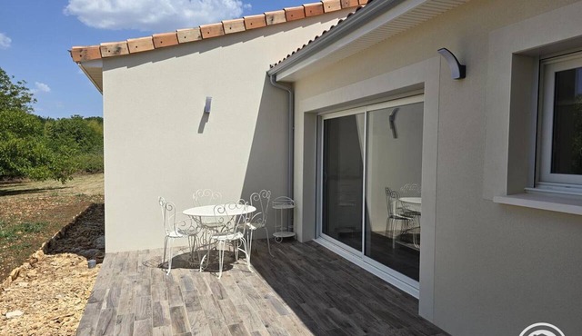 New house with AC - 4 guests, castle view