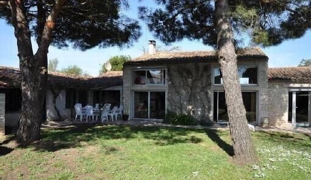 Oléron island large house with private no overlooking, garden near to the ocean