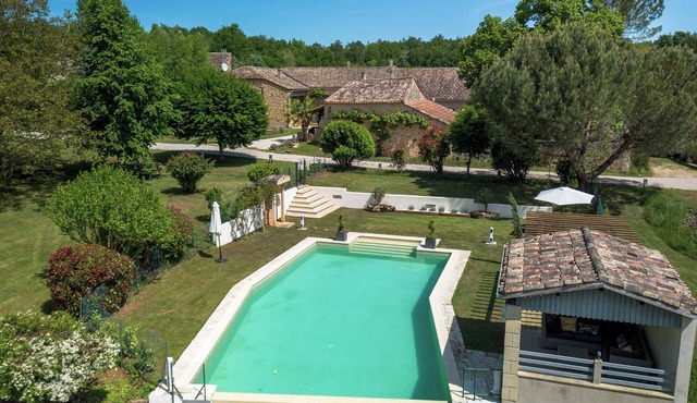 Palmier Gîte – Peaceful Retreat with shared Pool near Biron
