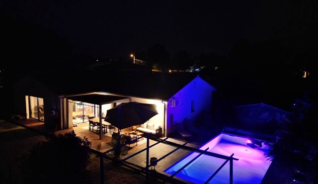 Quiet house with a pool near Bordeaux