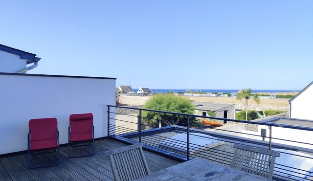 Seaside house, walking distance to the beach, sea view in Porspoder