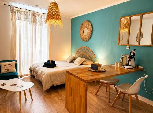 Studio Boho-Chic en hyper-centre de Moulins au calme avec Parking en face