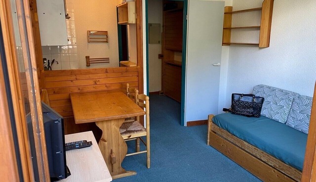 Studio terrace with beautiful view and direct access to all hiking trails; sleeps 4