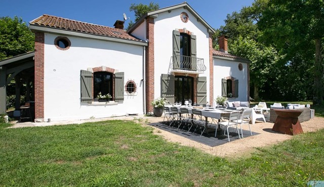 Villa with pool in tranquil setting - 8 guests