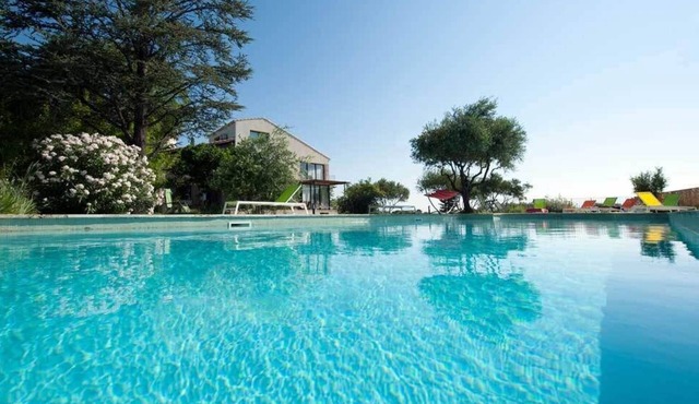Wonderful villa with an extraordinary view in the heart of Provence
