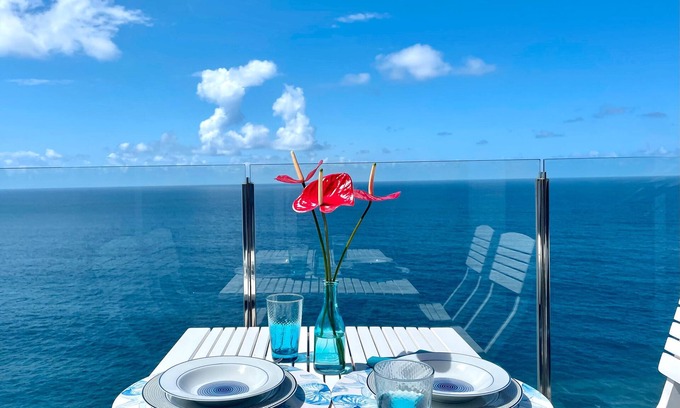 Los Realejos Apartment | Vacation 'Exclusive Views On Top Of The Ocean' with Sea View, Private Terrace and Wi-Fi