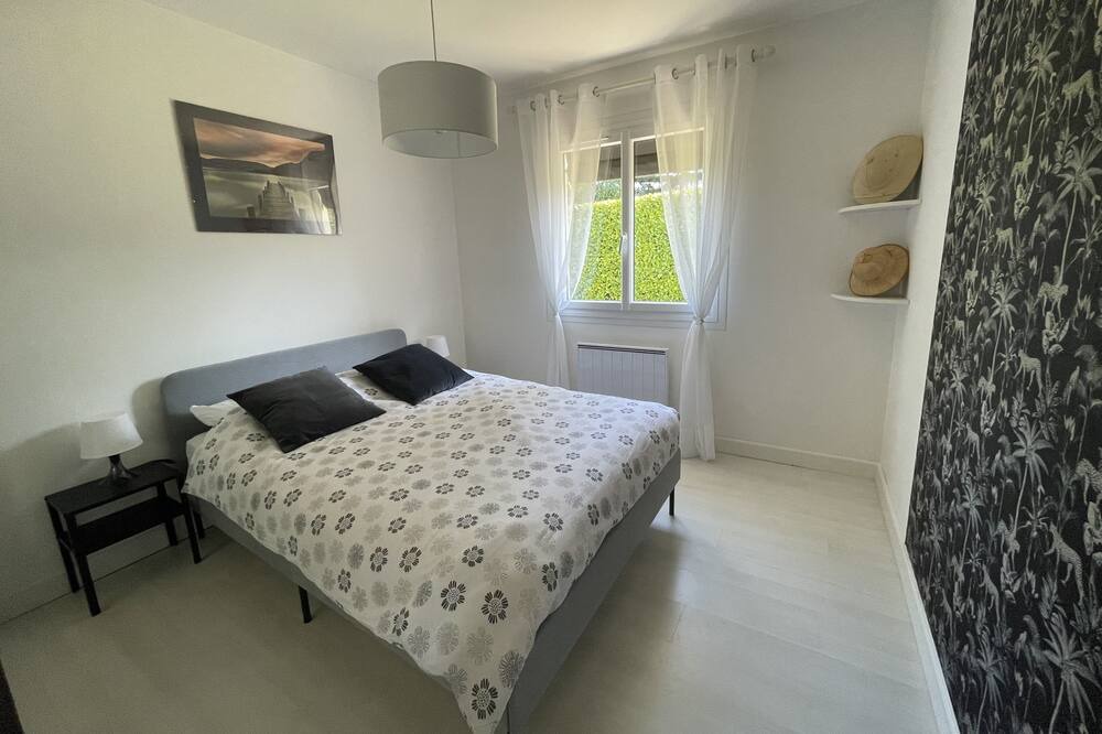 Photo of Bedroom in Quinsac