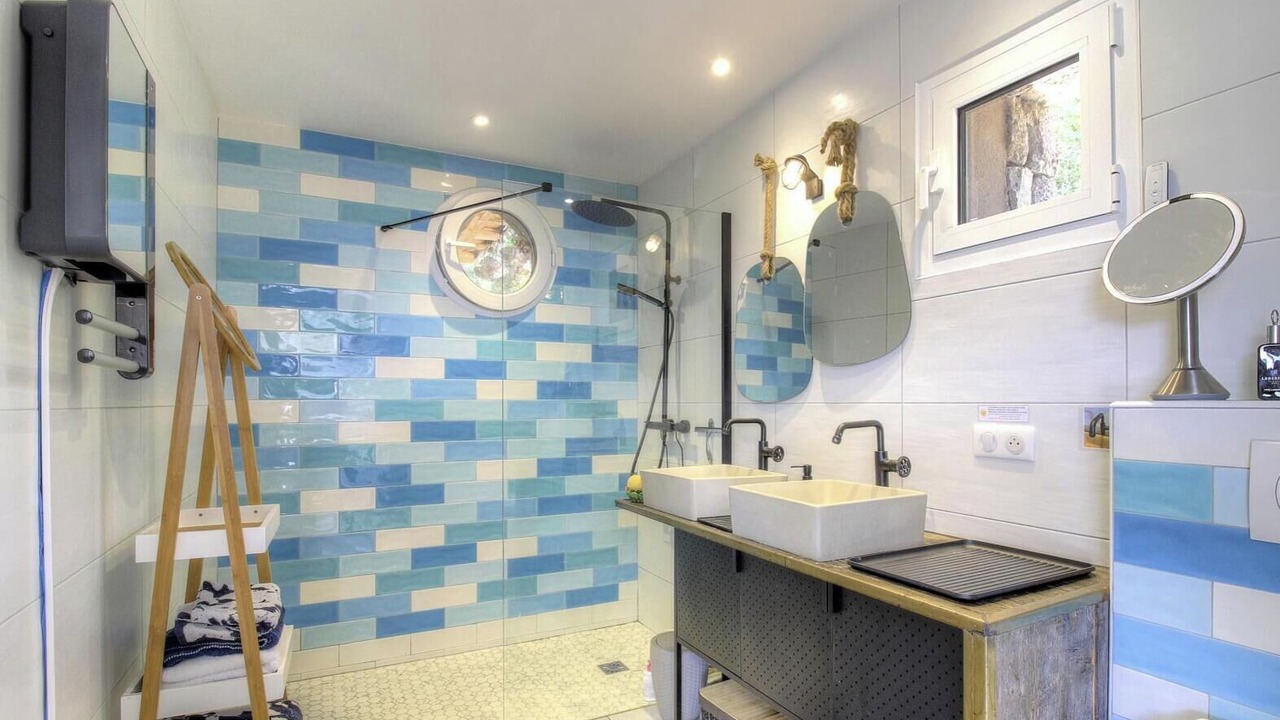 Photo of Bathroom in Pietra Long Salvini