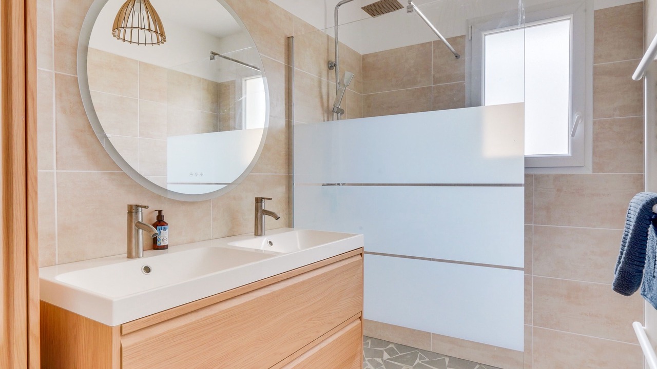 Photo of Bathroom in Neac