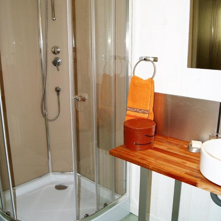 Photo of Bathroom in Saint-Pierre-d'Exideuil
