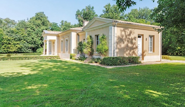 Studio at Closerie Des Vignes with Private Terrace, Garden, and Wi-Fi